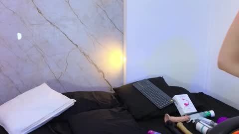 Snapshot of cry_baby800 chatting on November 6, 10:21 pm Cry online show from November 6, 10:21 pm