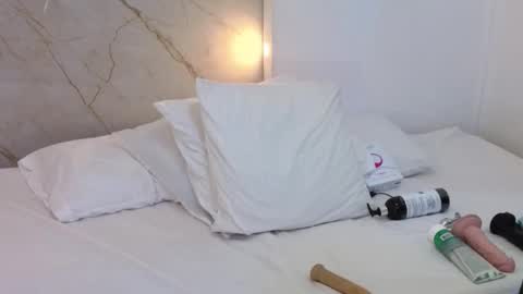 Snapshot of cry_baby800 chatting on November 15, 10:48 pm Cry online show from November 15, 10:48 pm