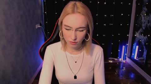 Snapshot of crybambi chatting on February 17, 8:33 am crybambi online show from February 17, 8:33 am