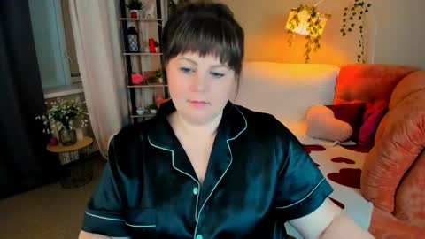 Snapshot of crystaalstaar chatting on June 5, 11:21 pm Anna online show from June 5, 11:21 pm