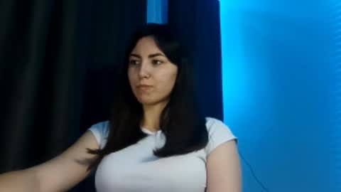 Snapshot of crystabeckelhimer chatting on December 3, 2:48 pm Alie online show from December 3, 2:48 pm