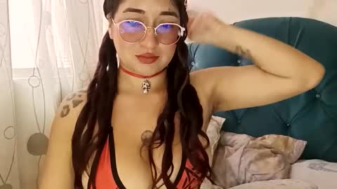 Snapshot of crystal_669 chatting on April 21, 1:39 pm carol online show from April 21, 1:39 pm