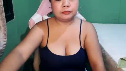 Snapshot of crystal_april chatting on July 22, 2:09 pm Crys online show from July 22, 2:09 pm