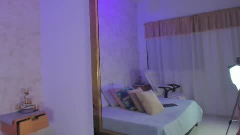 Snapshot of crystal_bubble chatting on March 30, 7:37 pm crystal_bubble online show from March 30, 7:37 pm