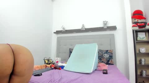 crystal_butterfly1 online show from January 14, 2:32 pm