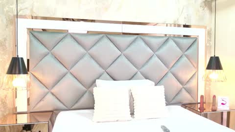 Snapshot of crystal_gilton chatting on November 3, 7:04 pm crystal_gilton online show from November 3, 7:04 pm