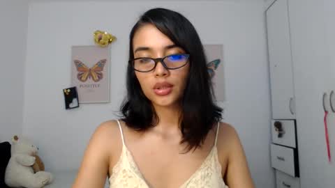 Snapshot of crystal_grilx chatting on June 10, 1:50 am crystal_grilx online show from June 10, 1:50 am
