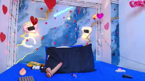 Snapshot of crystal_love08 chatting on February 2, 7:23 pm crystal online show from February 2, 7:23 pm