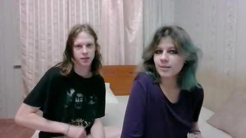 Snapshot of crystal_porn_love chatting on December 9, 8:44 pm Crystal and Marcl online show from December 9, 8:44 pm