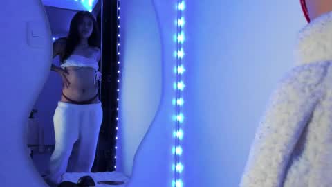 crystal_rainers online show from December 3, 9:11 am