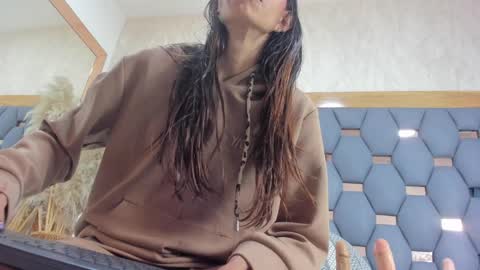 crystal_sm online show from March 27, 3:12 am