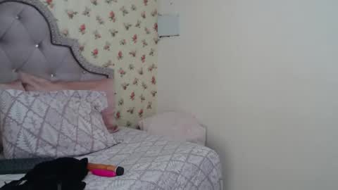Milf Latina online show from April 4, 1:30 pm