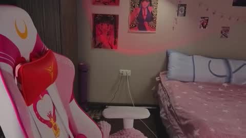 Snapshot of crystalblaze_ chatting on November 14, 8:51 pm Grace online show from November 14, 8:51 pm