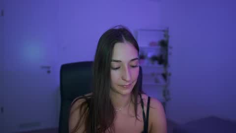 Snapshot of crystalbrunette18 chatting on April 13, 7:52 pm Crystalbrunette18 online show from April 13, 7:52 pm