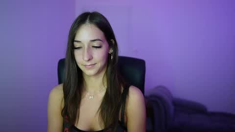 Snapshot of crystalbrunette18 chatting on May 20, 12:55 pm Crystalbrunette18 online show from May 20, 12:55 pm