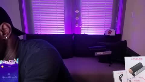 Snapshot of crystalclearstud chatting on February 16, 12:18 am crystalclearstud online show from February 16, 12:18 am