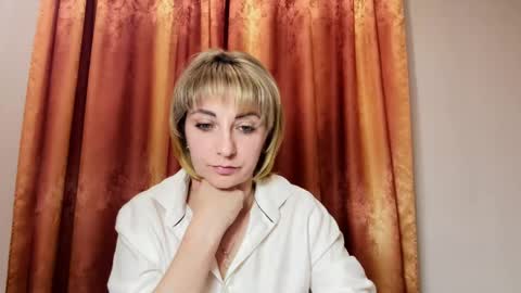 Snapshot of crystalfever_ chatting on May 11, 7:11 pm Mary online show from May 11, 7:11 pm