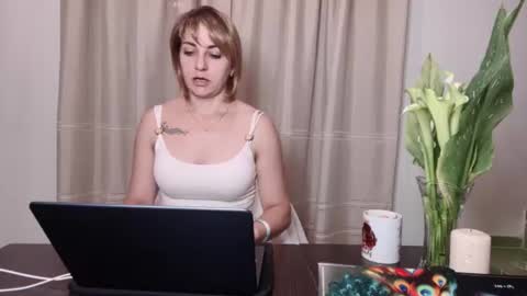 Mary online show from August 1, 8:52 pm