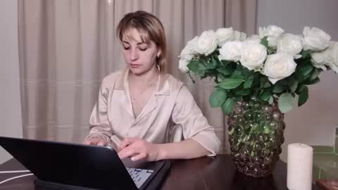Mary online show from August 5, 8:44 pm
