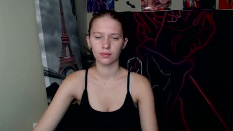 Snapshot of crystalgirl__ chatting on October 18, 11:55 am Stella online show from October 18, 11:55 am