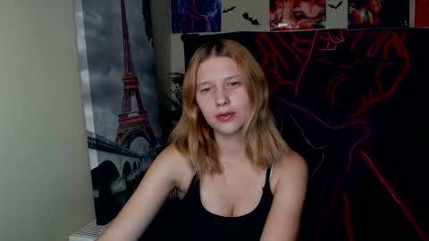 Snapshot of crystalgirl__ chatting on October 19, 6:52 pm Stella online show from October 19, 6:52 pm