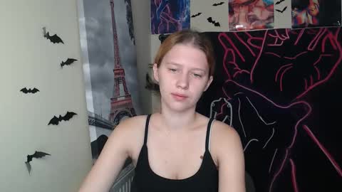 Snapshot of crystalgirl__ chatting on October 29, 7:21 am Stella online show from October 29, 7:21 am