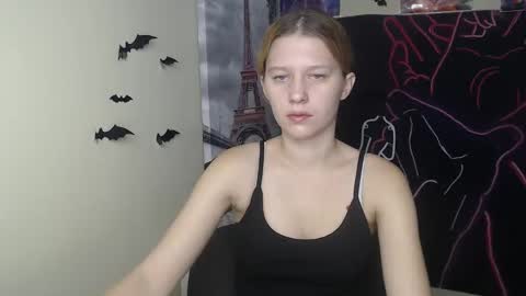 Snapshot of crystalgirl__ chatting on November 11, 7:41 am Stella online show from November 11, 7:41 am