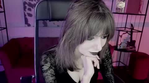 crystallbloom online show from February 14, 7:21 pm