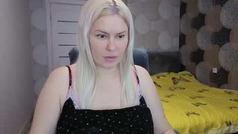 CrystallEyessq online show from October 26, 3:01 am