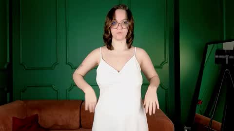 Snapshot of crystallglow chatting on January 13, 2:33 pm Kitty online show from January 13, 2:33 pm