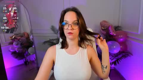 Snapshot of crystallglow chatting on February 4, 9:53 pm Kitty online show from February 4, 9:53 pm