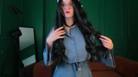 Snapshot of crystallglow chatting on February 5, 10:03 pm Kitty online show from February 5, 10:03 pm