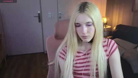crystaltempt_ online show from April 30, 3:29 pm