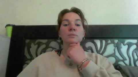Snapshot of crystalvelvet chatting on May 15, 3:19 pm crystalvelvet online show from May 15, 3:19 pm