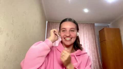 Snapshot of crystalvessell chatting on October 21, 10:49 am Angel online show from October 21, 10:49 am