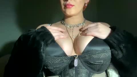 crystalyn777 online show from February 22, 6:13 am