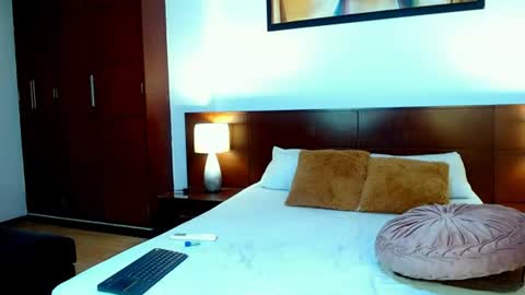 crytalqueen_ online show from July 18, 2:32 pm