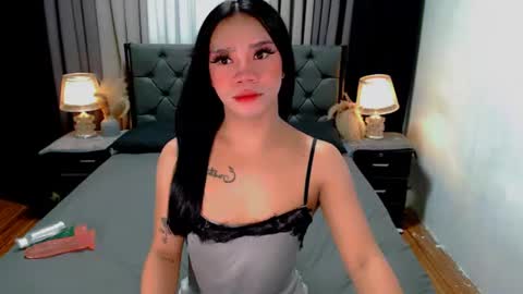 Snapshot of crytastal_lust1212 chatting on June 19, 9:35 am bea takashi online show from June 19, 9:35 am