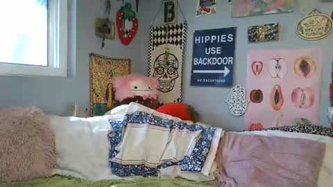     online show from February 14, 9:44 pm