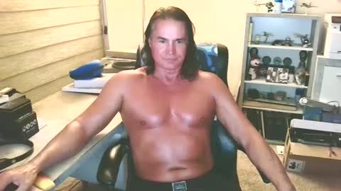 Snapshot of cucuforcocopuffs chatting on September 13, 5:18 am Yup... kinda old but Stop in and say hello online show from September 13, 5:18 am