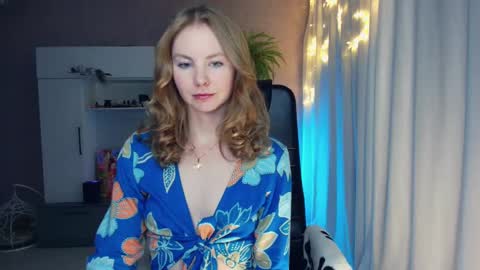 Alexia online show from December 18, 2:28 pm
