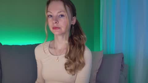 Snapshot of cuddle_kitten chatting on January 18, 5:44 am Alexia online show from January 18, 5:44 am