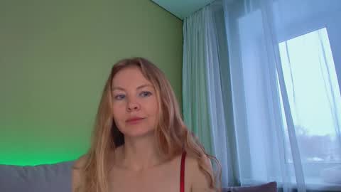 Snapshot of cuddle_kitten chatting on February 10, 6:06 am Alexia online show from February 10, 6:06 am