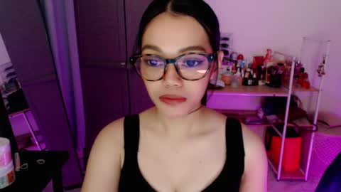 cuddlepunk_bubble online show from May 23, 8:29 am