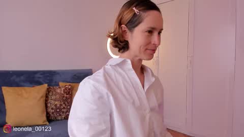 Snapshot of cuddlingbunnny chatting on January 5, 5:27 pm Leonela online show from January 5, 5:27 pm