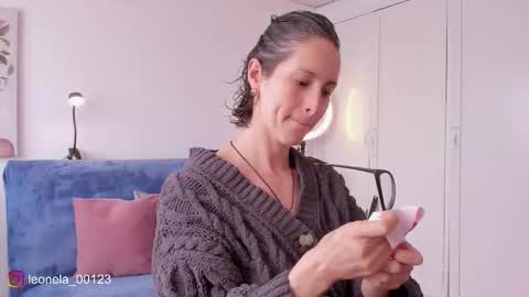 Snapshot of cuddlingbunnny chatting on March 8, 4:44 pm Leonela online show from March 8, 4:44 pm