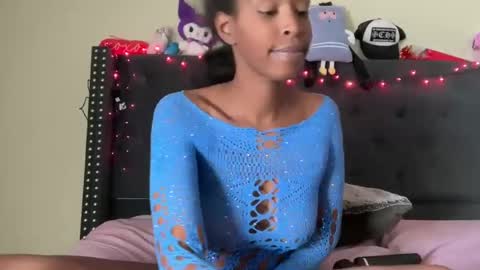 cum2charmxx online show from October 4, 6:50 pm