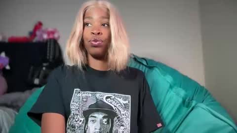 cum2charmxx online show from April 14, 11:38 am