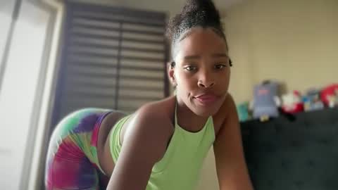 cum2charmxx online show from April 19, 10:01 pm