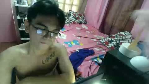 Snapshot of cum_boy69xx chatting on September 13, 3:28 am james online show from September 13, 3:28 am